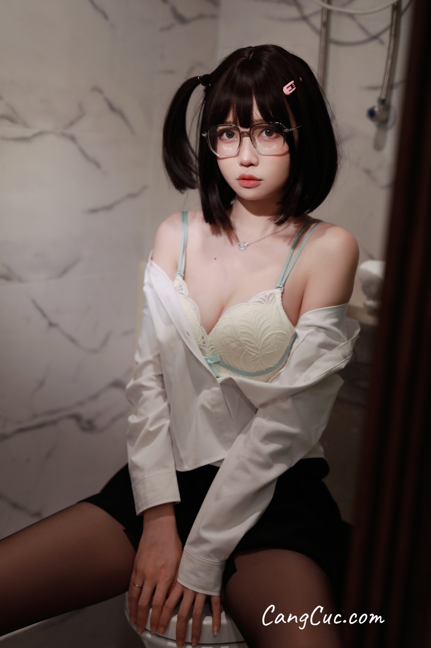 Coser@洛桑w伊梓 – 眼镜妹妹